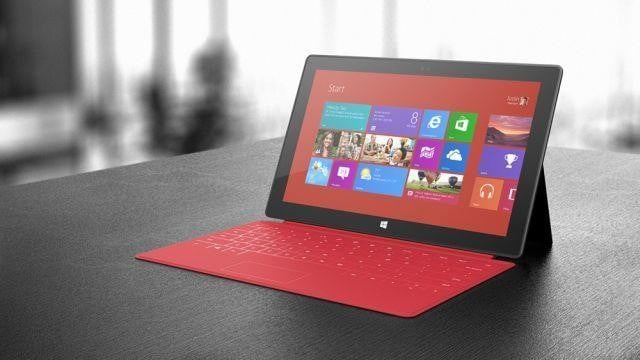 Microsoft Surface dostępny w dwóch wersjach: Windows 8 oraz... Windows RT