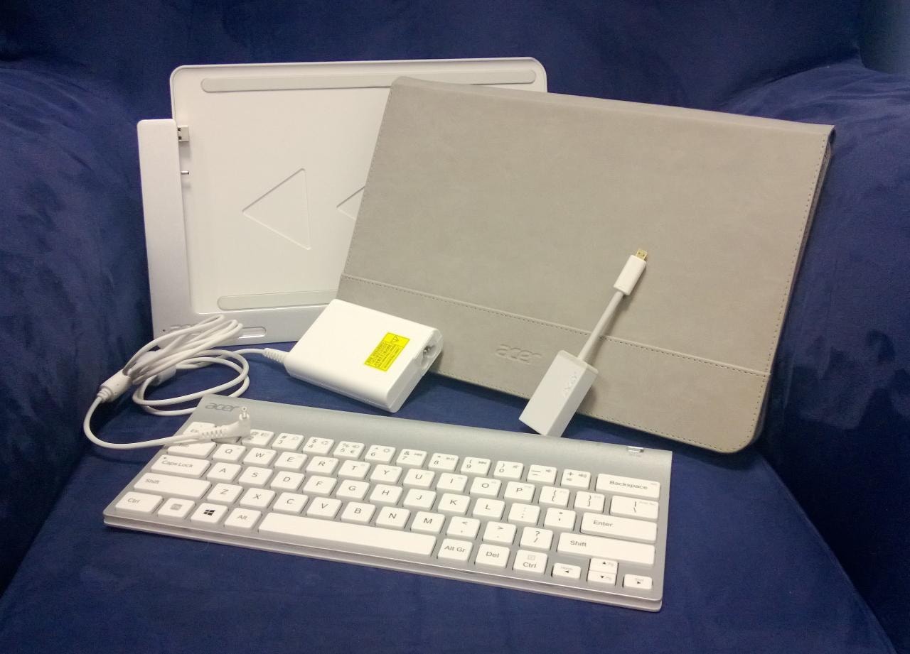 Stacja dokująca, skórzany futerał, klawiatura BT, przejściówka...