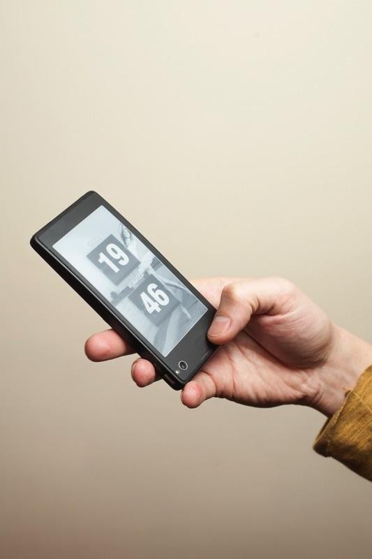 Rosyjski telefon YotaPhone z dwoma ekranami LCD + e-ink