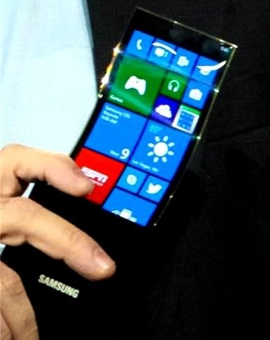 CES 2013: Samsung wygina śmiało… smartfony