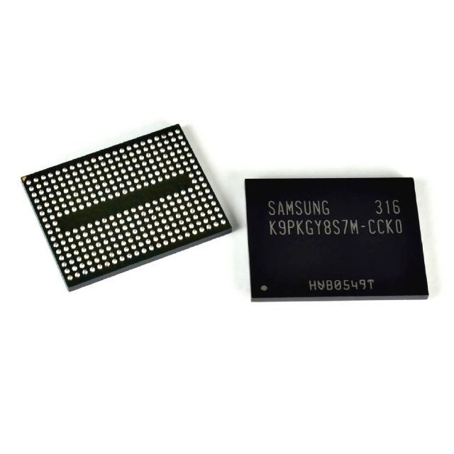 Samsung rozpoczyna masową produkcję pamięci 3D V-NAND flash