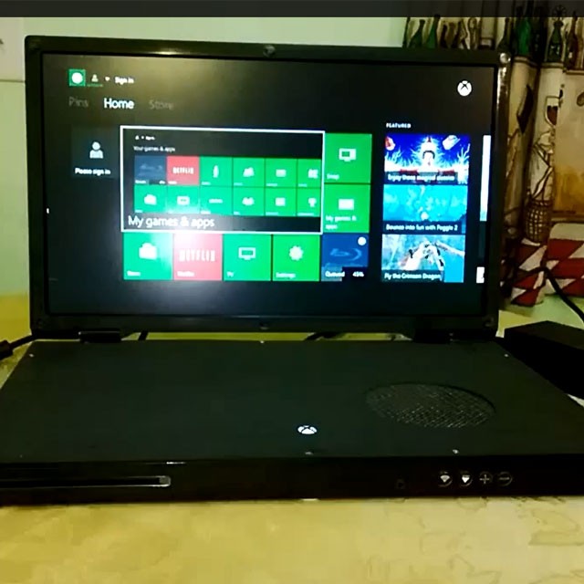 Xbox One przerobiony na… laptopa