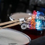 Mechaniczna ręka dla perkusisty [wideo]