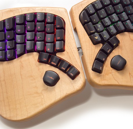 Keyboardio – ergonomiczna klawiatura w drewanianej obudowie