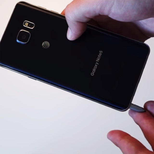 Jak w prosty sposób zepsuć Samsunga Galaxy Note 5?