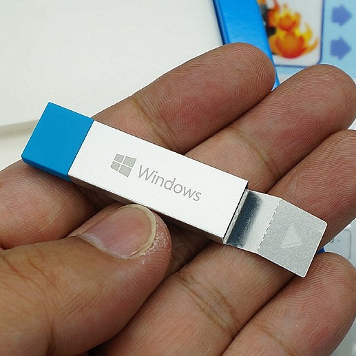 Tak sprzedawany jest Windows 10 na pamięci USB