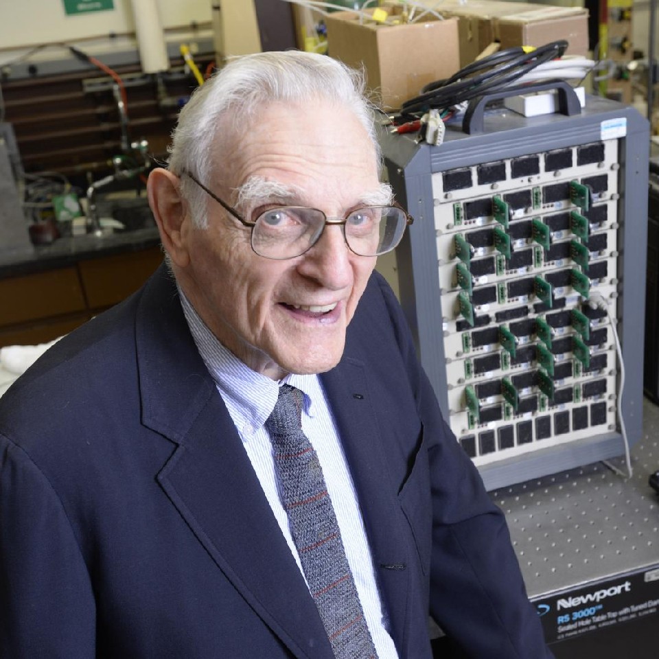 To on wynalazł baterie litowo-jonowe – teraz proponuje coś znacznie lepszego