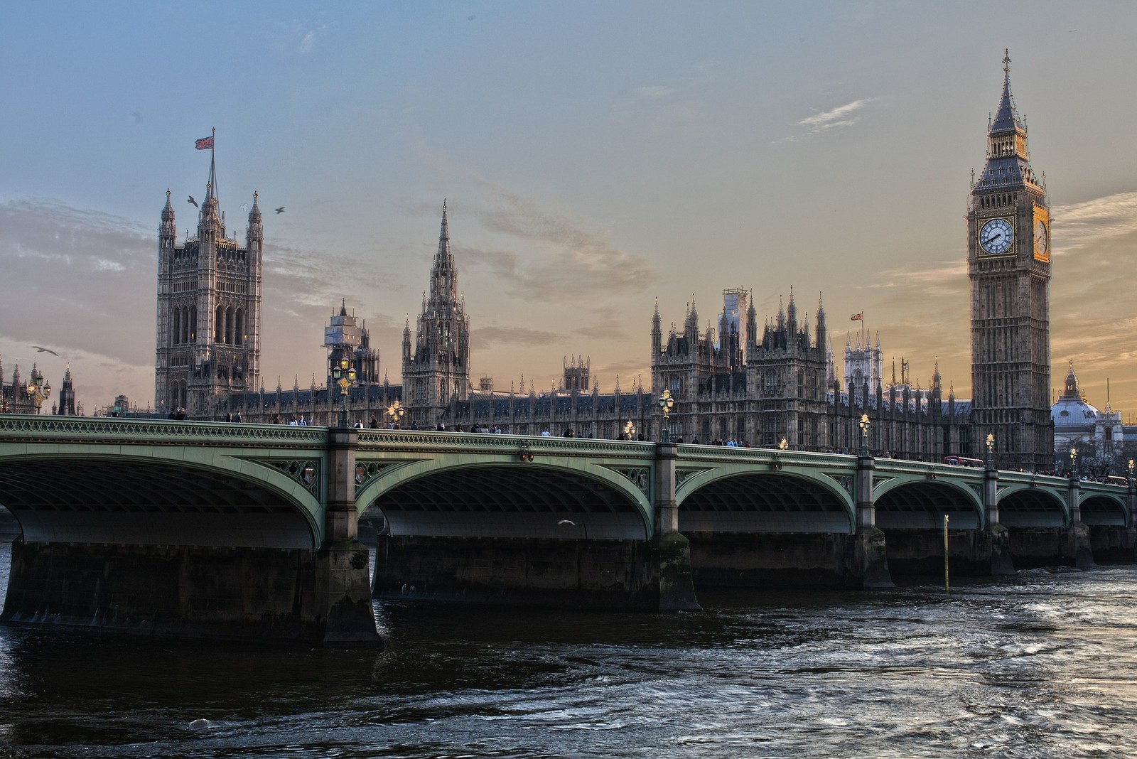 Panorama Londynu ze słynnym Big Benem