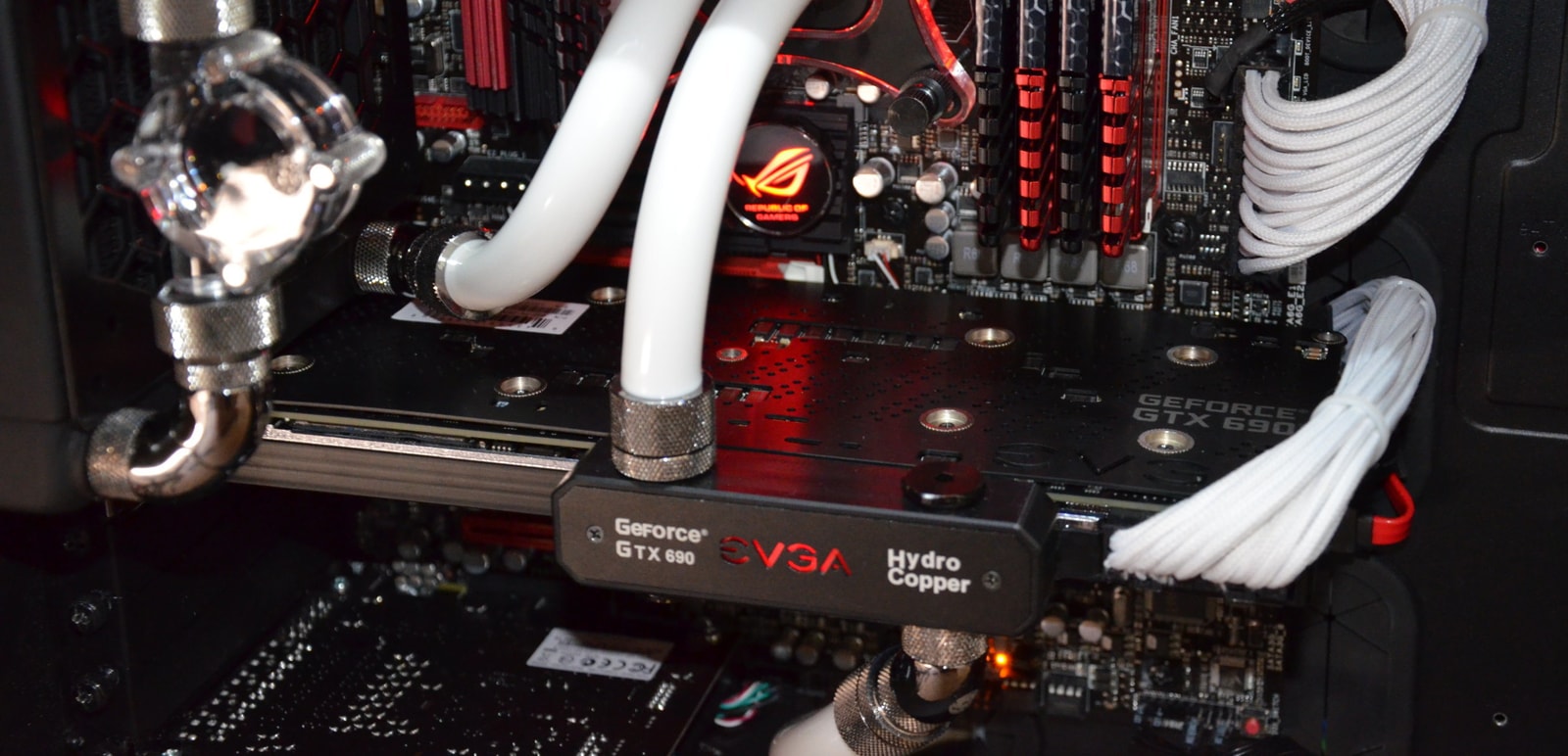 GeForce GTX 1080Ti, zajmujący jeden slot