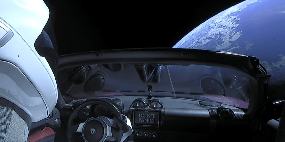 Tesla na kosmicznym kursie, start Falcon Heavy udany, ale…