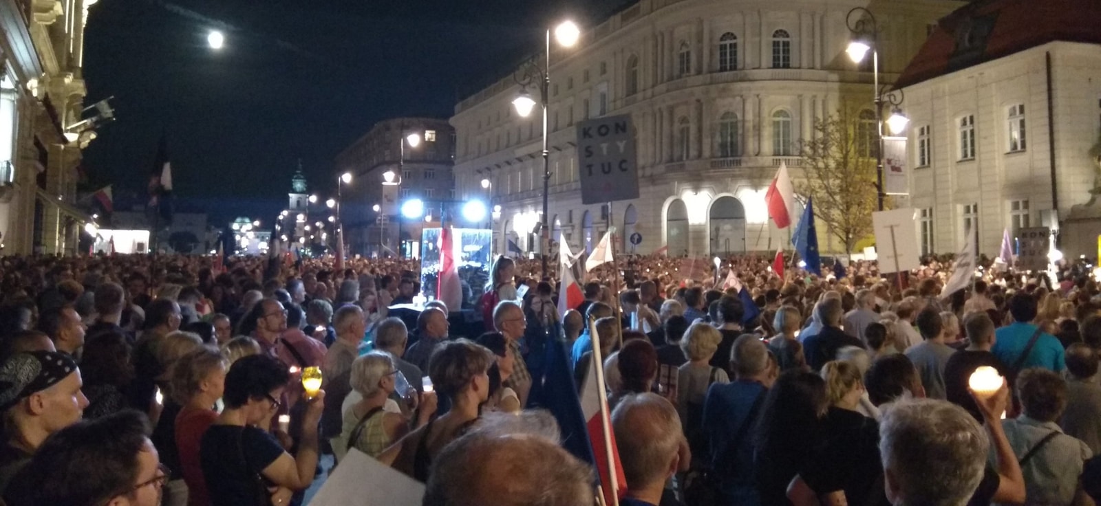 Raport Oxfordu: zorganizowane grupy trolli atakują opozycję i liderów opinii