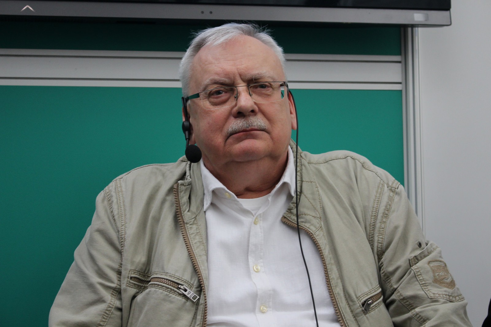 Andrzej Sapkowski z wykształcenia jest ekonomistą (fot. ActuaLitté)
