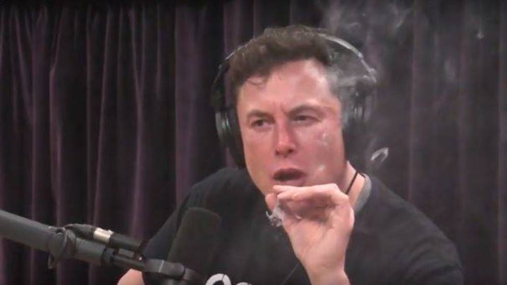 Elon Musk publicznie palił marihuanę