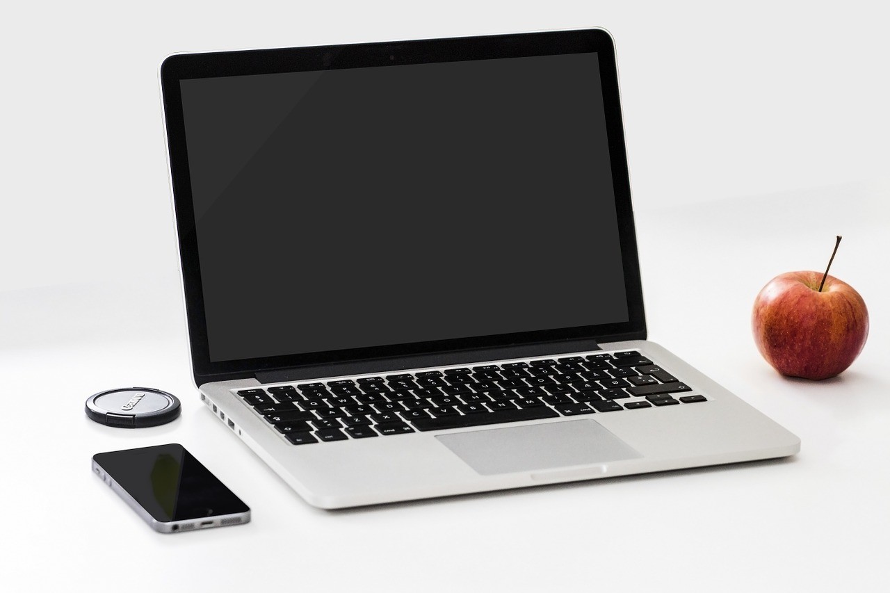 Macbook i iMac: naprawy tylko w autoryzowanym serwisie