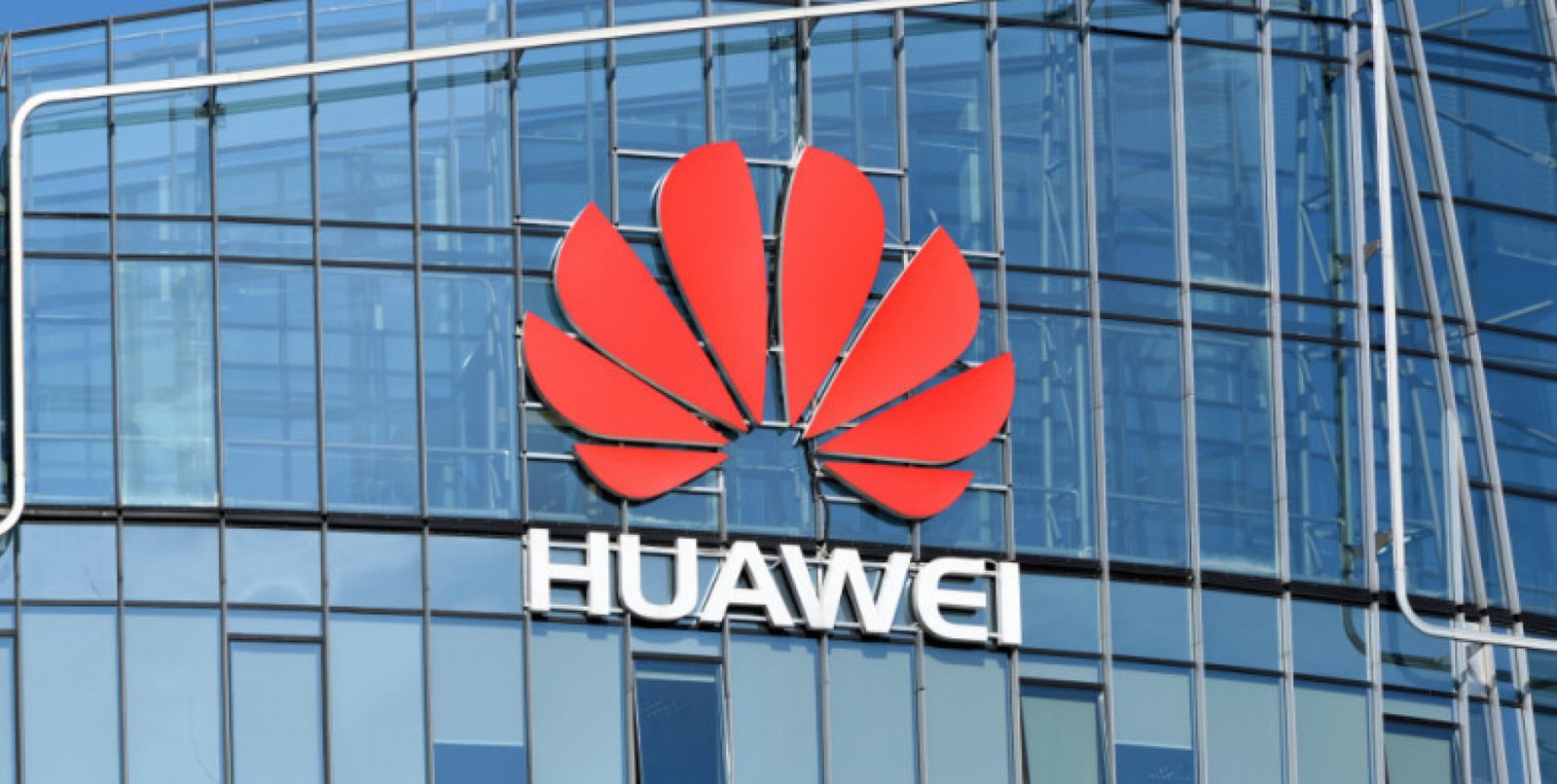 Huawei z powodu sankcji zmniejszy produkcję o prawie 1/3