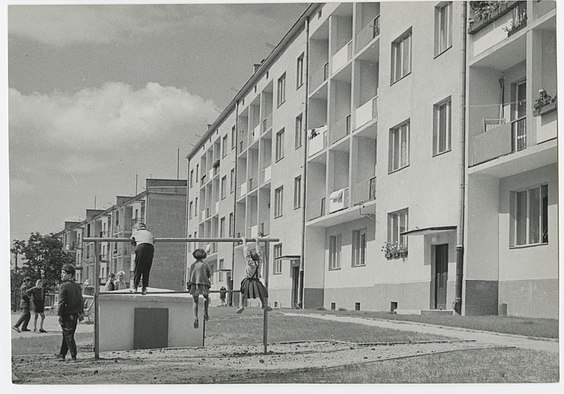 Bloki mieszkaniowe na osiedlu Włady Bytomskiej w Łodzi