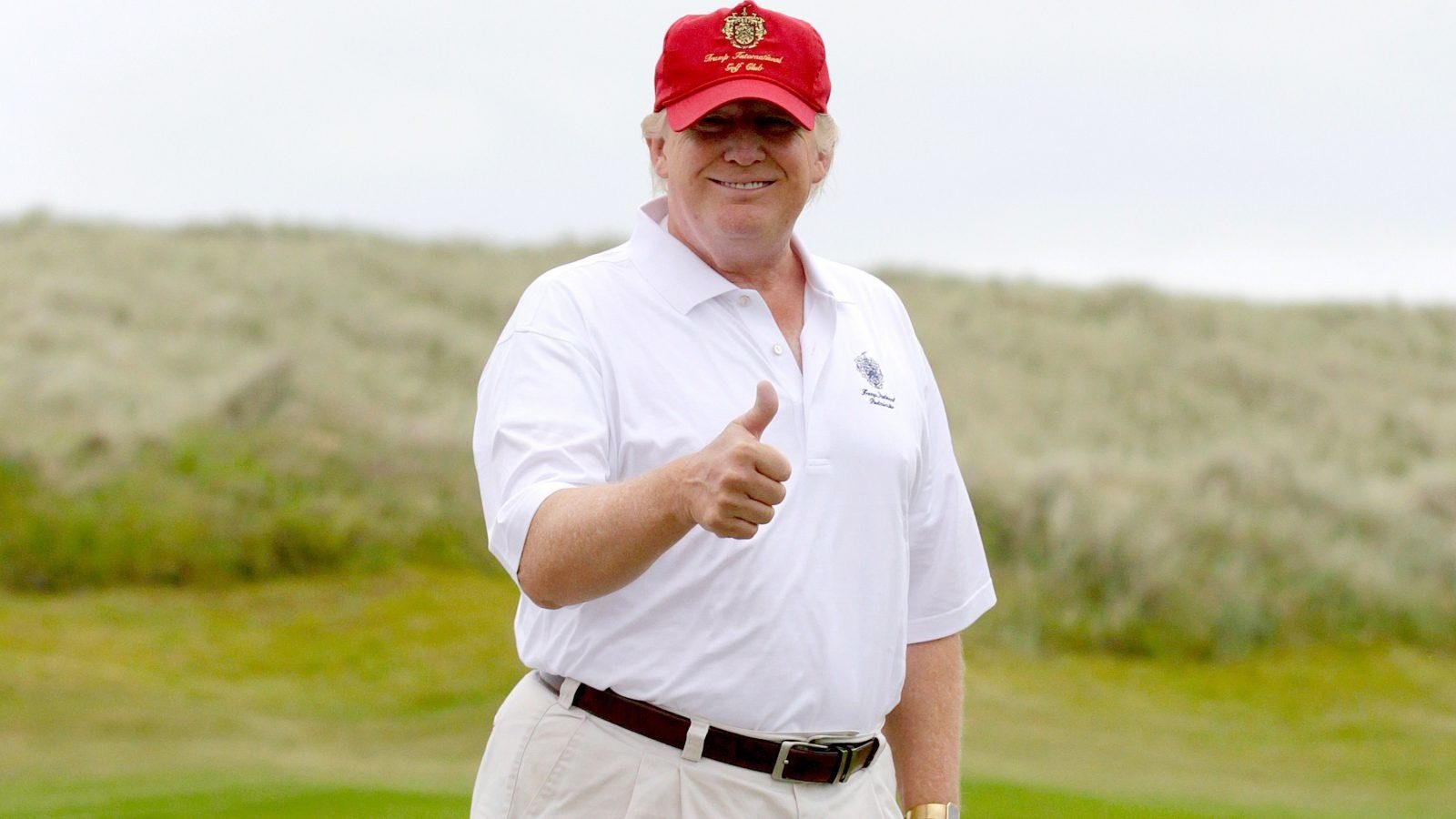 Donald Trump kiepsko gra w golfa?