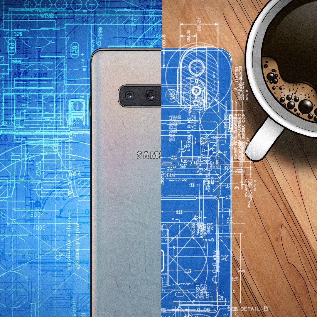 Pół niebiesko-biały schemat konstrukcyjny, pół telefon Samsunga, obok na drewnianym stole filiżanka z czarną kawą.