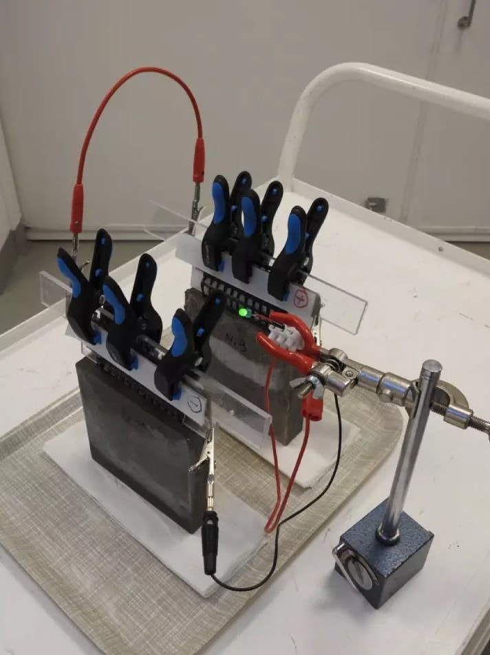 Betonowy akumulator, akumulator z betonu