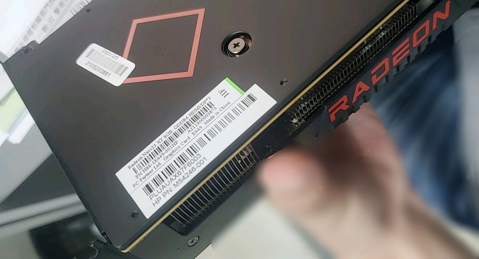 pierwsze zdjęcie karty Radeon RX 6600 XT, zdjęcie karty Radeon RX 6600 XT