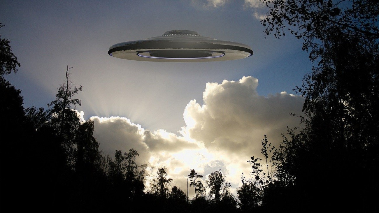 Były pilot marynarki wojennej twierdzi, że widywał UFO każdego dnia