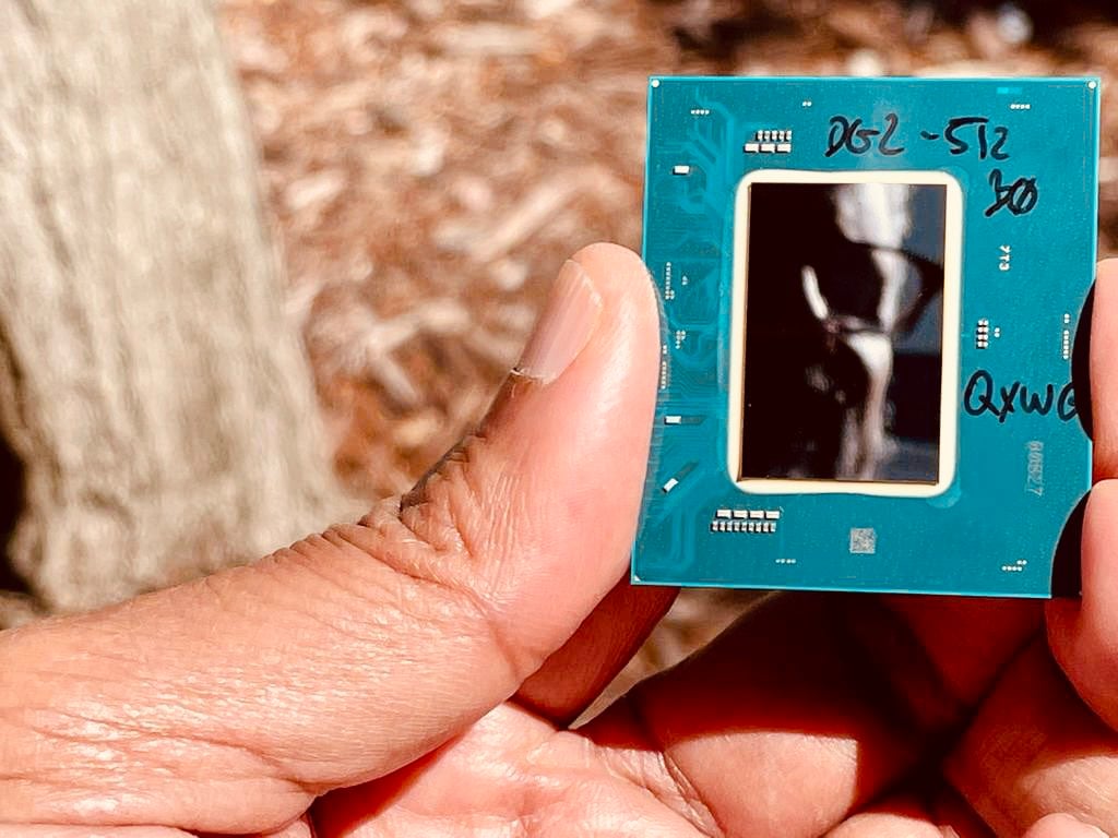 Zdjęcie rdzenia DG2 Intela. To GPU napędzi dedykowane karty Intela