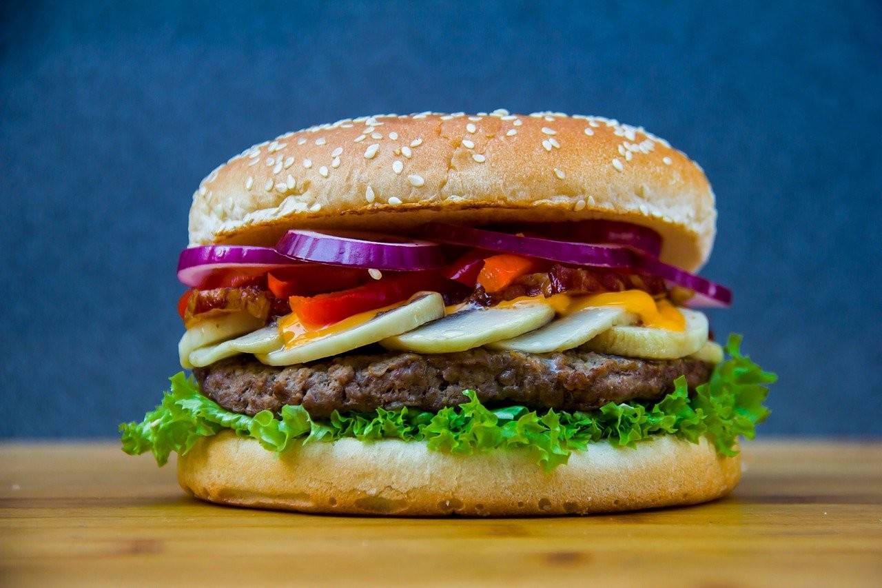 Czy zjadłbyś burgera ze sztucznego mięsa?
