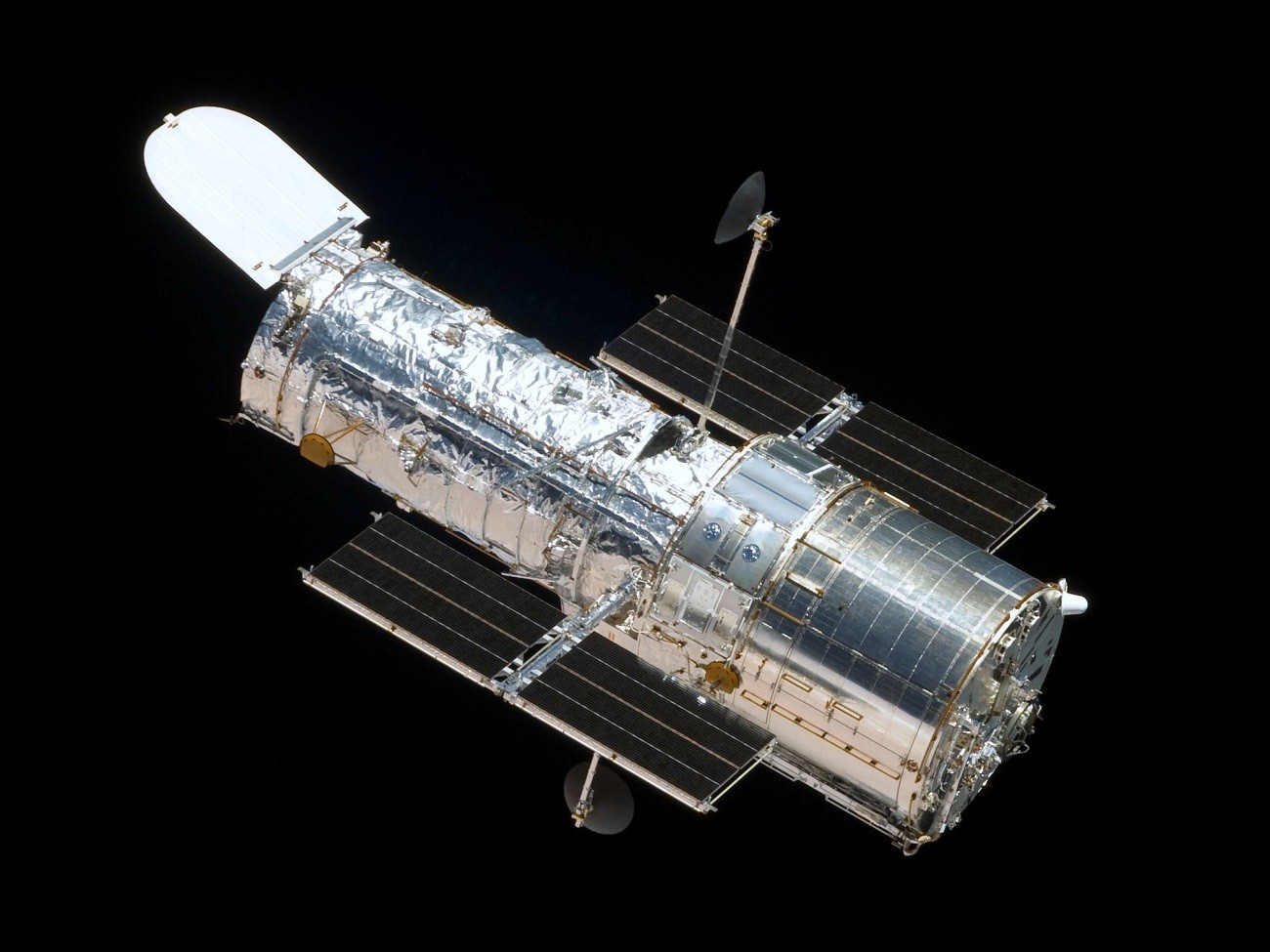 Kosmiczny Teleskop Hubble’a powrócił i zdążył już wykonać pierwsze zdjęcia