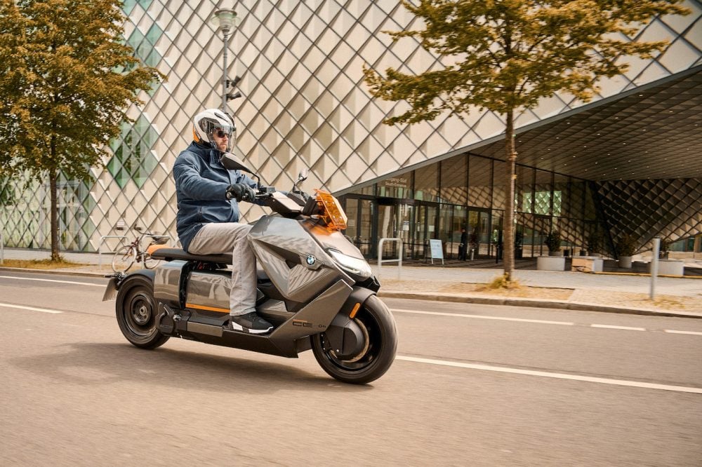 Elektryczny skuter BMW Motorrad ujawniony. Oto futurystyczny BMW CE 04