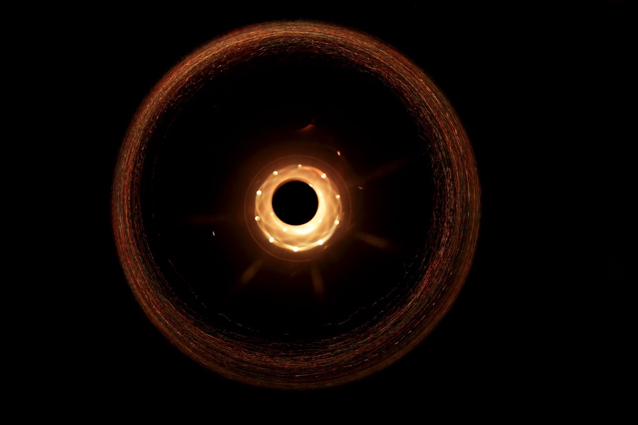 Czarna dziura o nietypowym nachyleniu dostarcza informacji o narodzinach tych obiektów