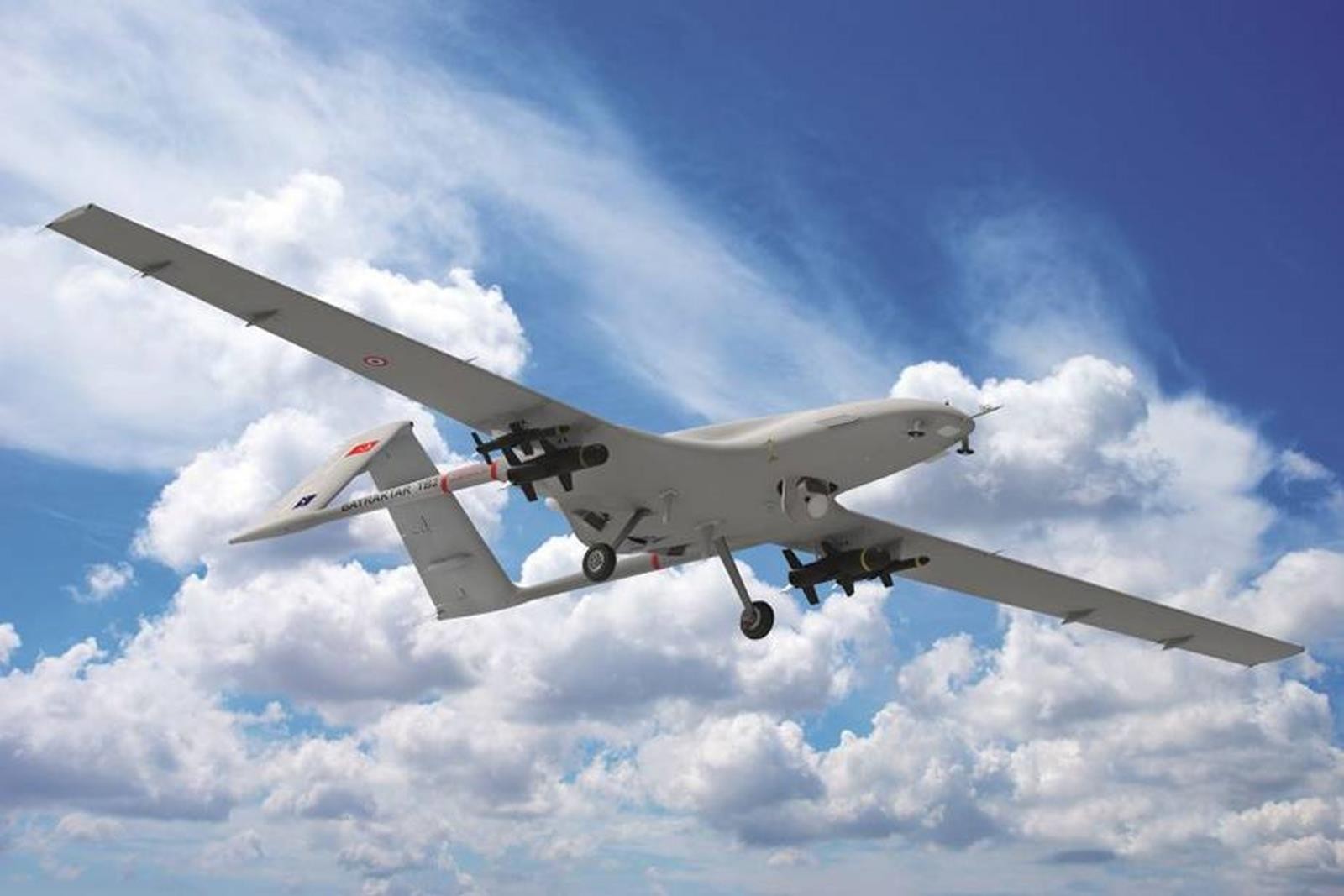 Tureckie pokładowe drony bojowe Bayraktar TB-3
