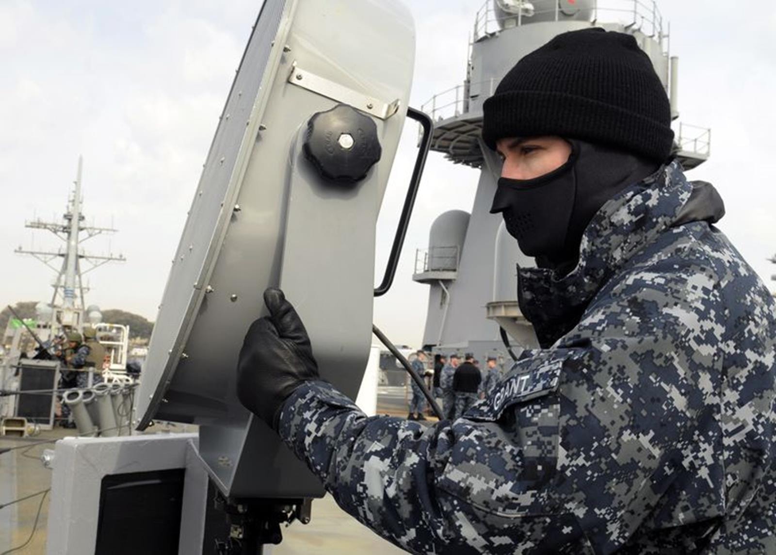 AHAD, nowa broń marynarki USA papuguje rozmówców,