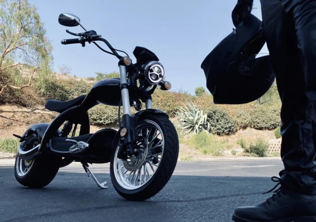 Buzzsaw od Jigsaw, to klasyczny Chopper z elektrycznym napędem za 4500 zł