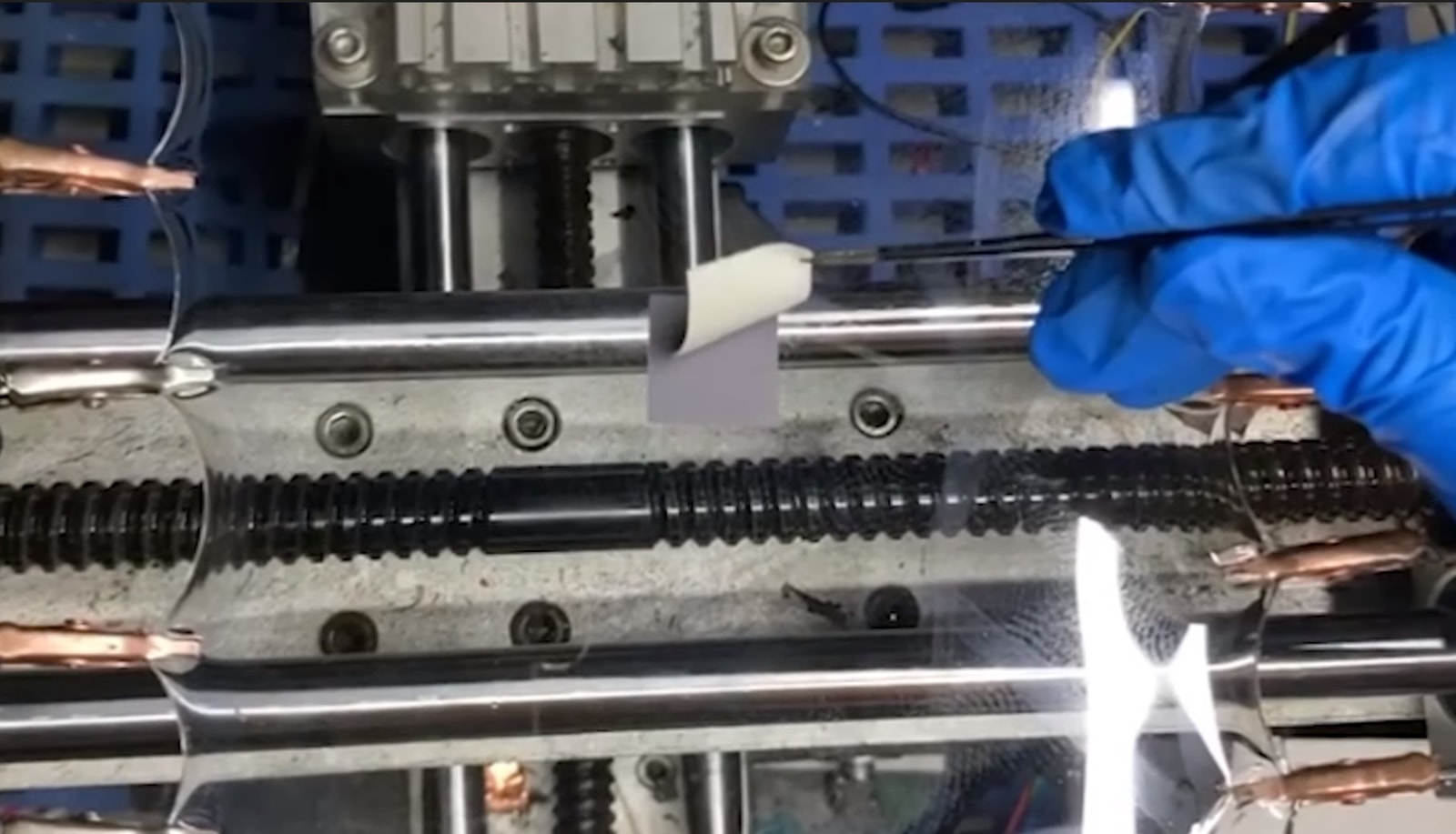 Superkondensator inspirowany akordeonem łączy elastyczność z wysoką pojemnością