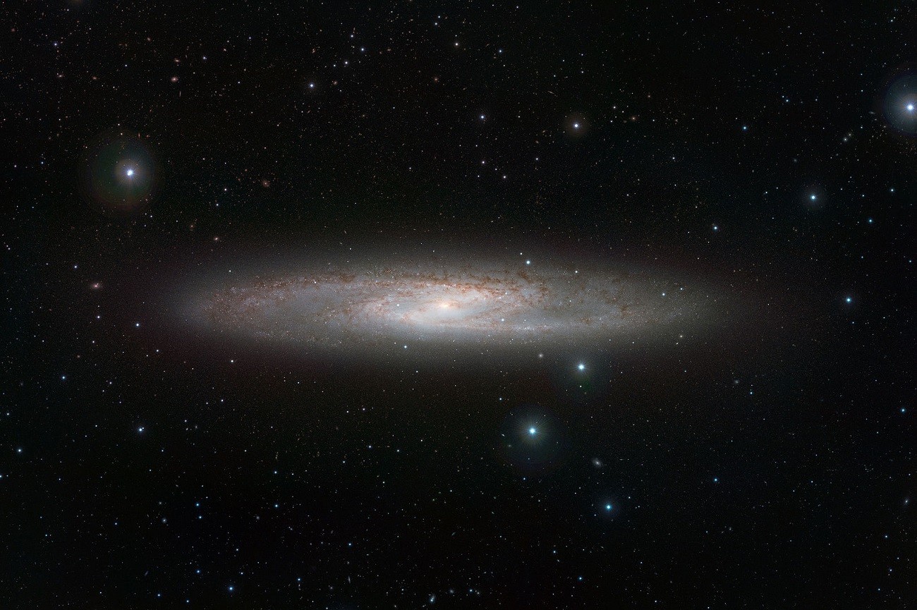Teleskop Hubble’a wykrył galaktyczne skamieniałości. Oto ultra-słabe galaktyki karłowate