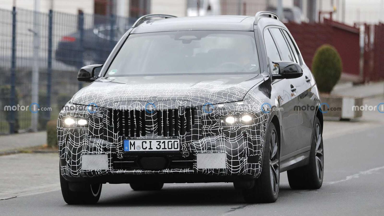 BMW testuje wielkiego SUVa przy Nurburgring, odświeżenie BMW X7, BMW X7
