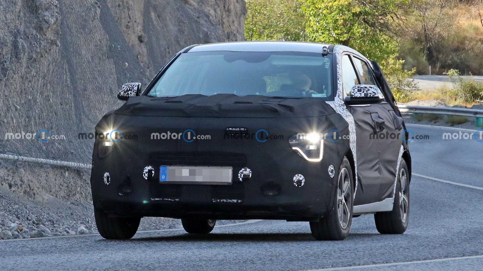 Zdjęcia Kia Niro nowej generacji. Pierwszy prototyp bez ciężkiego maskowania