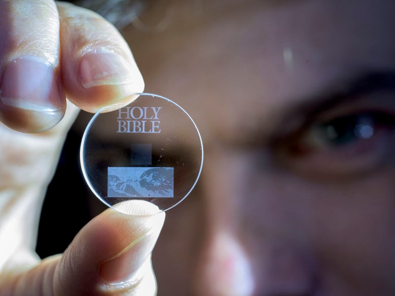 Przechowywanie danych w 5D? Ta metoda nie daje szans Blu-ray pod względem ilości zapisywanych informacji