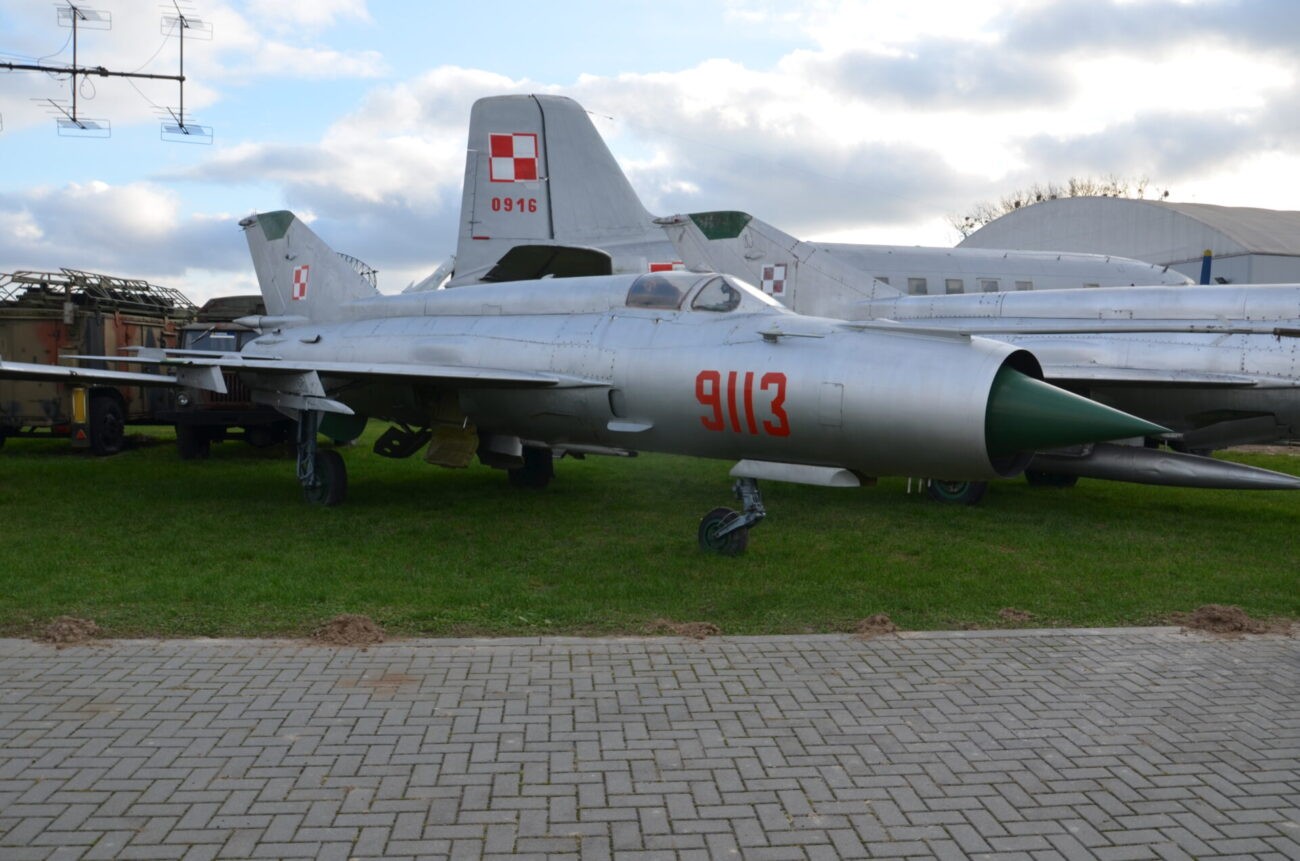 MiG-21, ołówek, bałałajka, MiG-21, myśliwiec MiG-21, Mig 21, MIG21