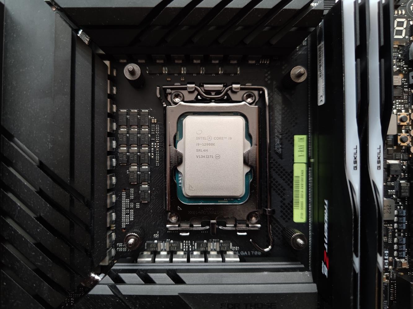 Intel Core i9-12900K z DDR5