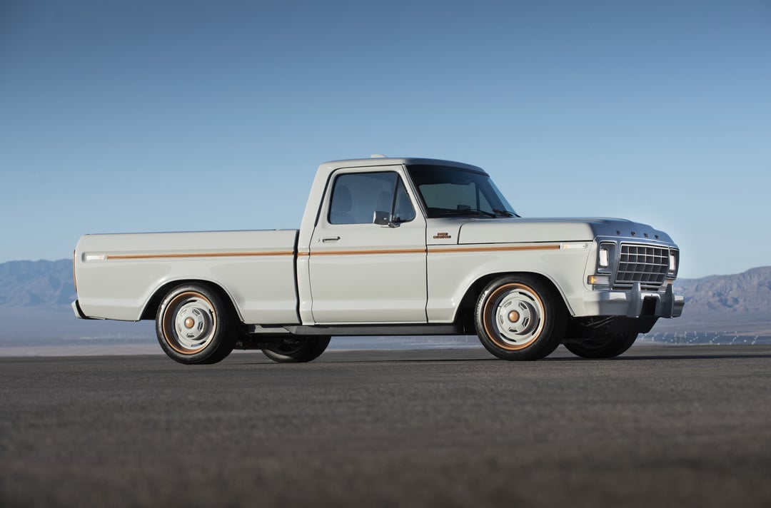 Ford chce zelektryfikować klasyczną motoryzację. Ford F-100 Eluminator ma nas przekonać do tego pomysłu