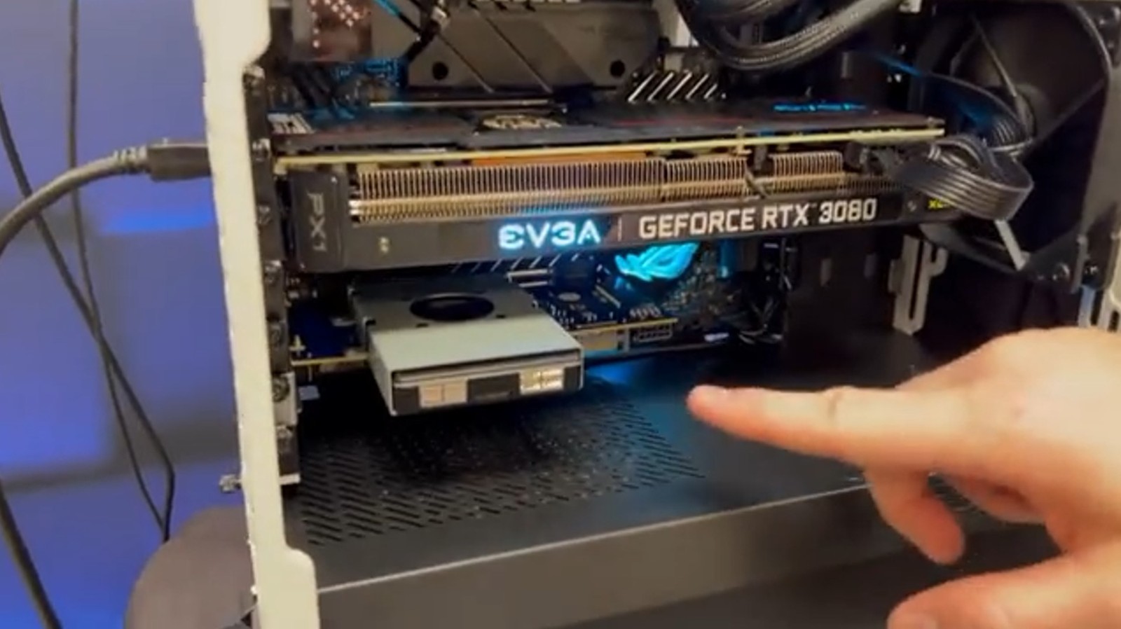 Intel przetestował SSD na PCIe 5.0, nowa generacja dysków działa z Core i9-12900K?
