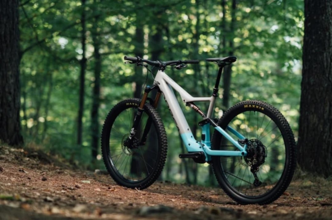 Orbea rozszerzyła ofertę o elektryczny rower górski Rise H. To najlżejszy eMTB z aluminiową ramą