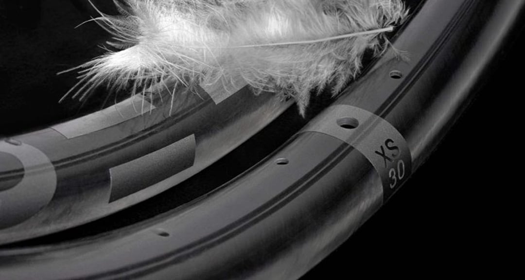 Ultralekkie obręcze rowerowe z włókna węglowego. Oto XS30 za 10000 zł od Beast