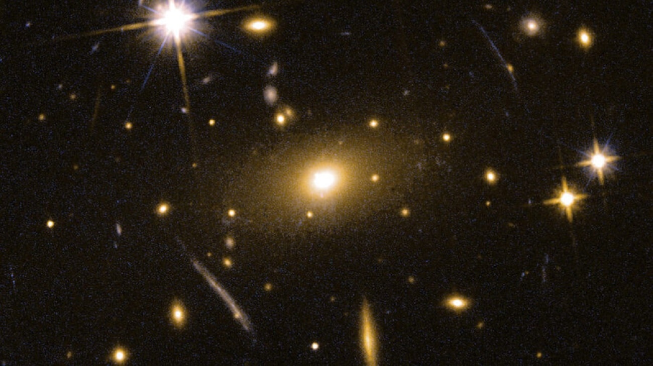 Coś utworzyło w gromadzie RBS 797 cztery bąble. Czarna dziura wśród podejrzanych