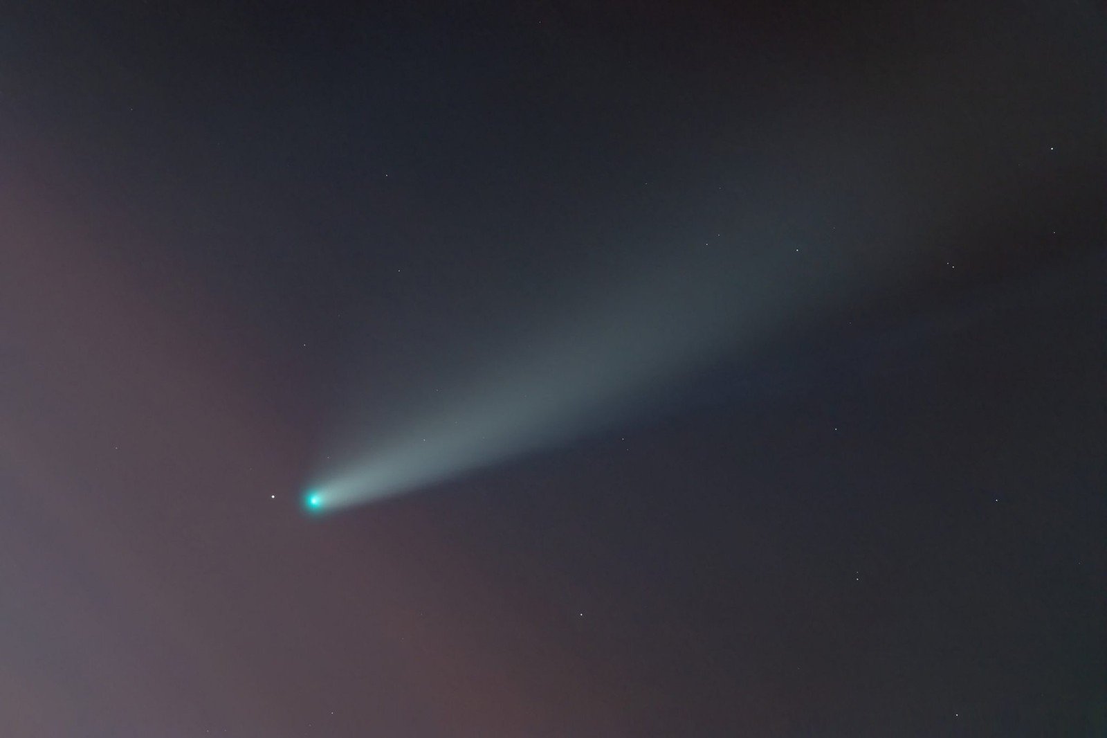 Zobaczcie, jak efektownie wygląda ta ginąca kometa