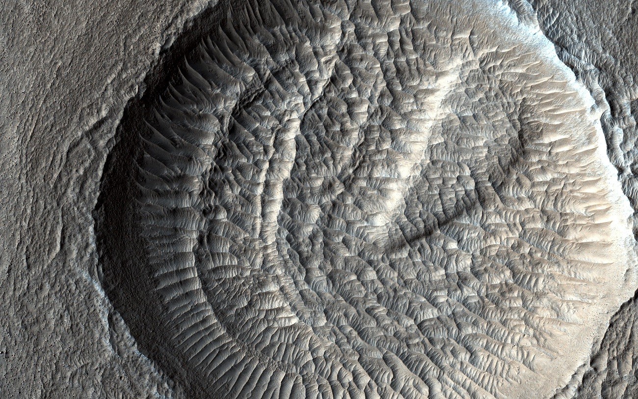 Niezwykły wzór na powierzchni Marsa. Co uchwyciła sonda NASA?