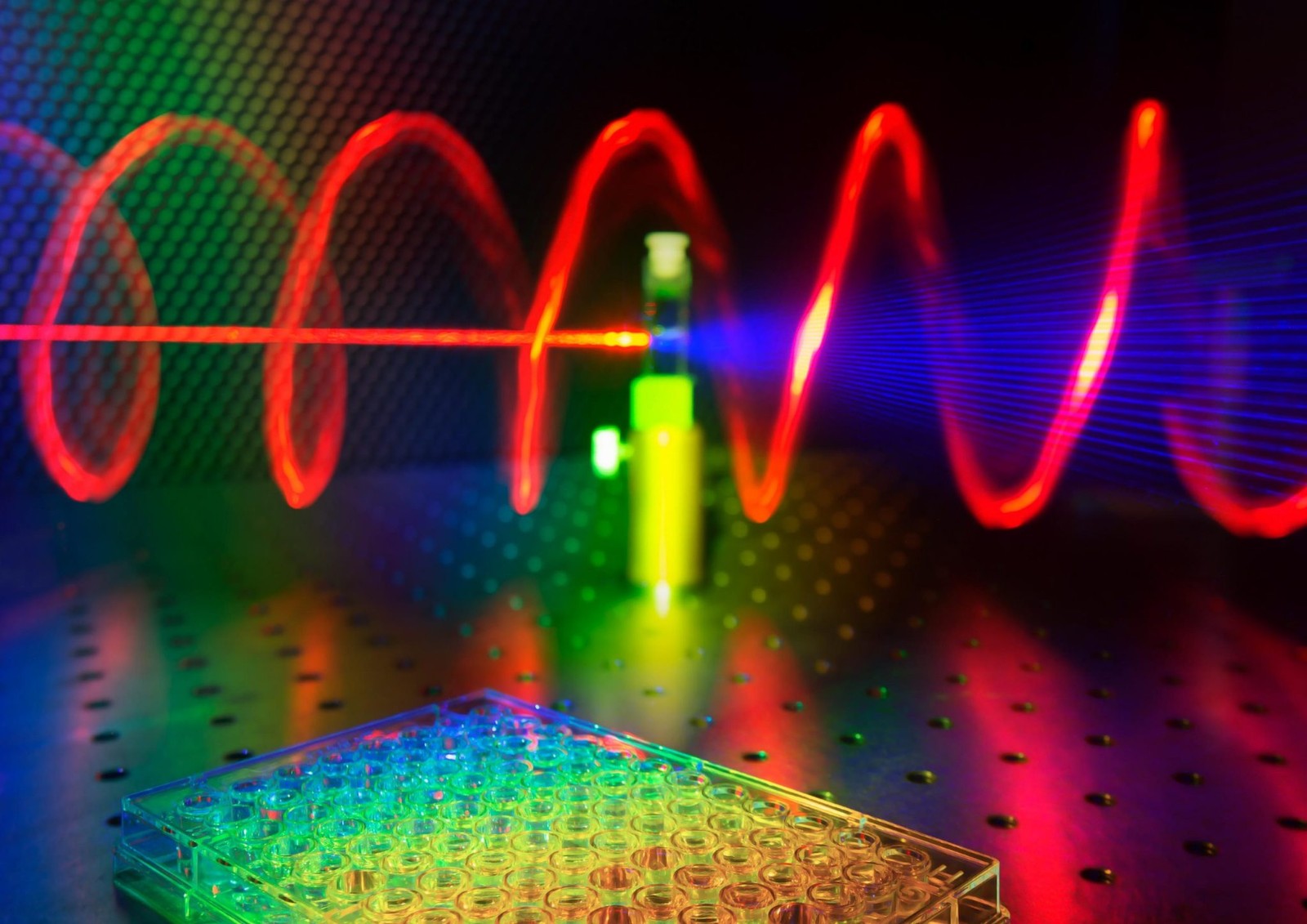 Nowo zbadany efekt fotoniczny przez naukowców z University of Bath /Fot. Ventsislav Valev
