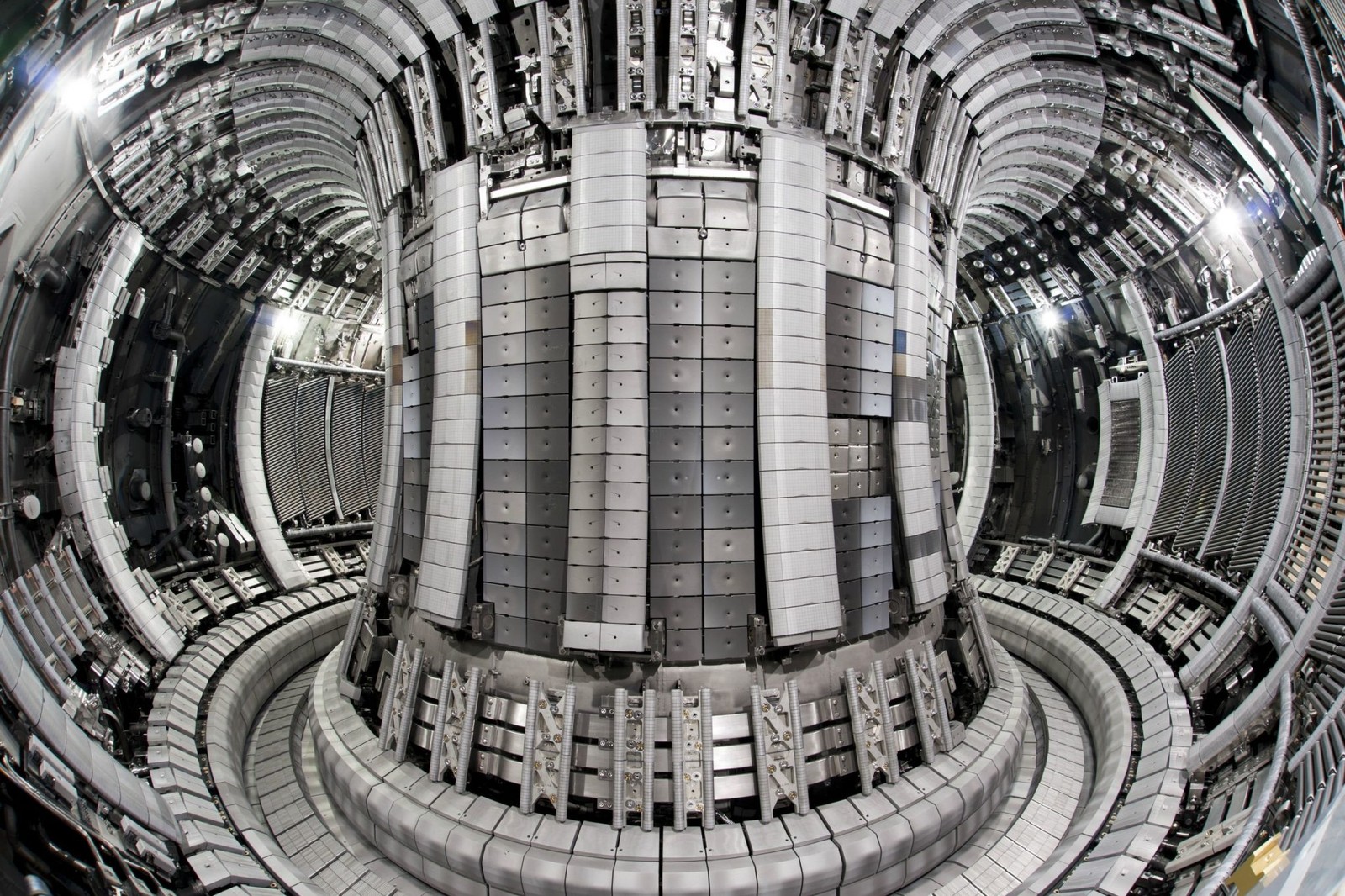 Kiedy uda nam się stworzyć funkcjonalny reaktor termojądrowy?
