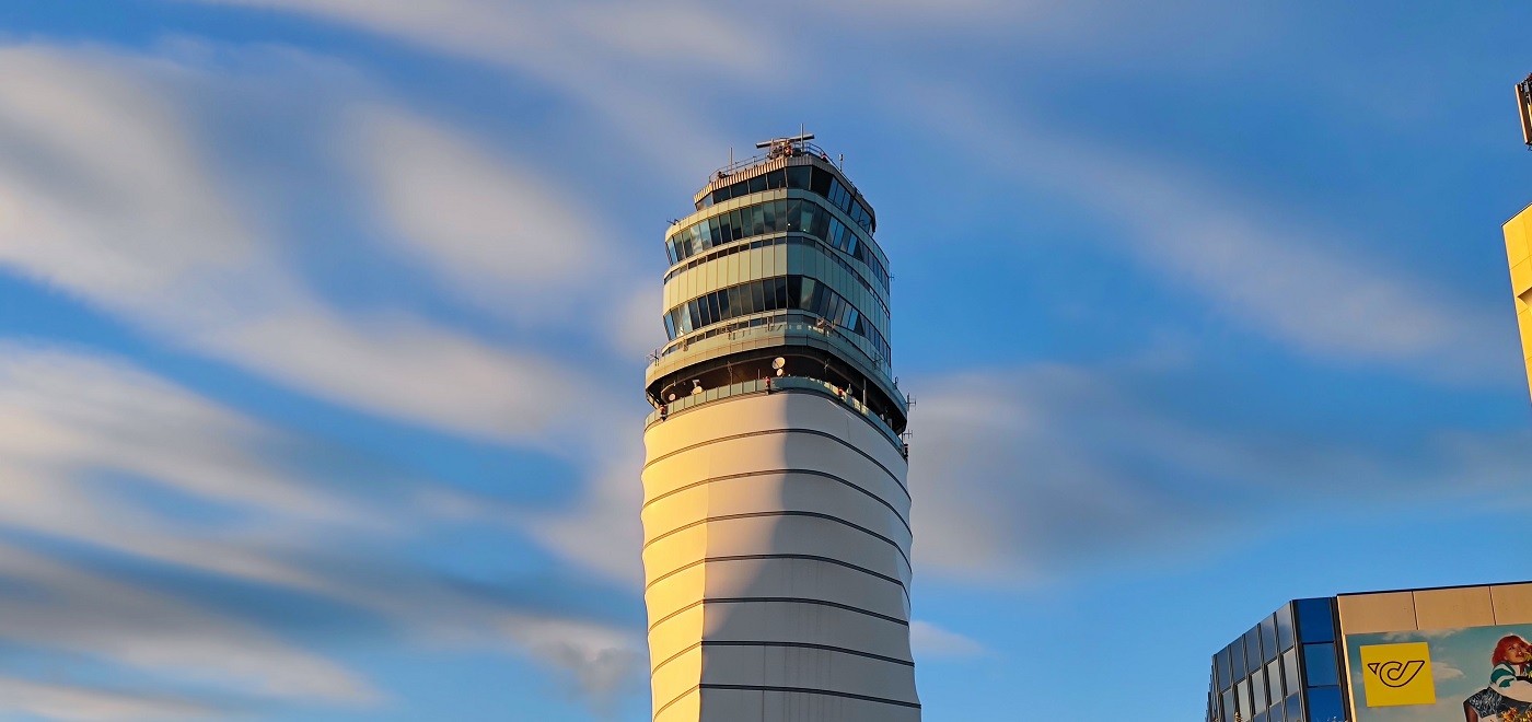 Wieża kontroli lotów, Wiedeń. for. Arkadiusz Dziermański (Mi 11 Ultra)
